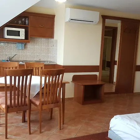شقة فندقية Fonix Club & Wellness 3*
