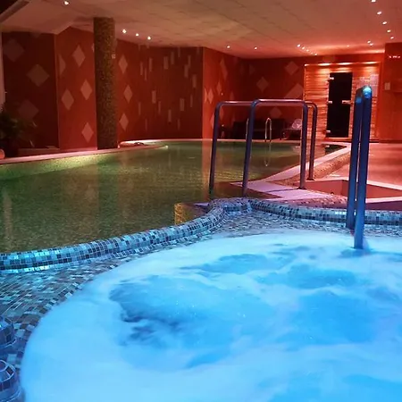 Fonix Club & Wellness