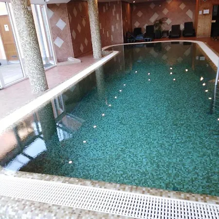 Fonix Club & Wellness شقة فندقية 3*